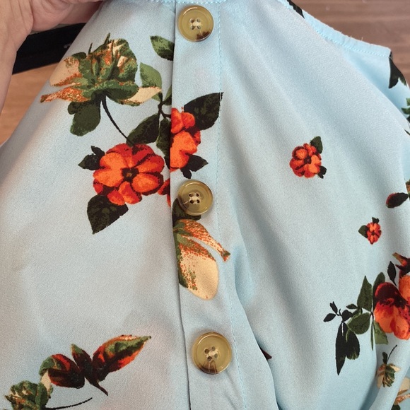 Ophelia Roe 1X cute floral top - Picture 9 of 9